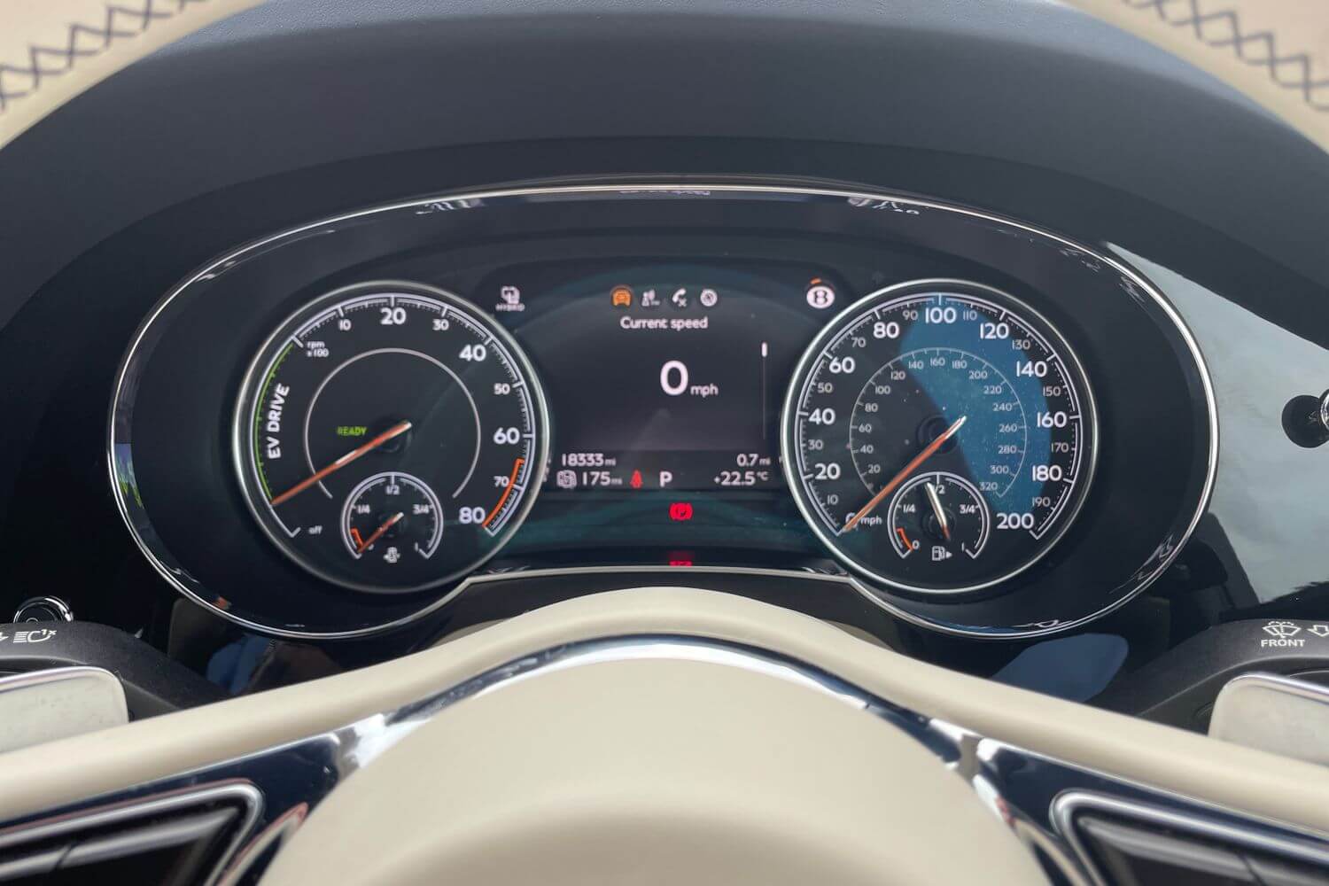 Bentley BENTAYGA thumbnail image number 25