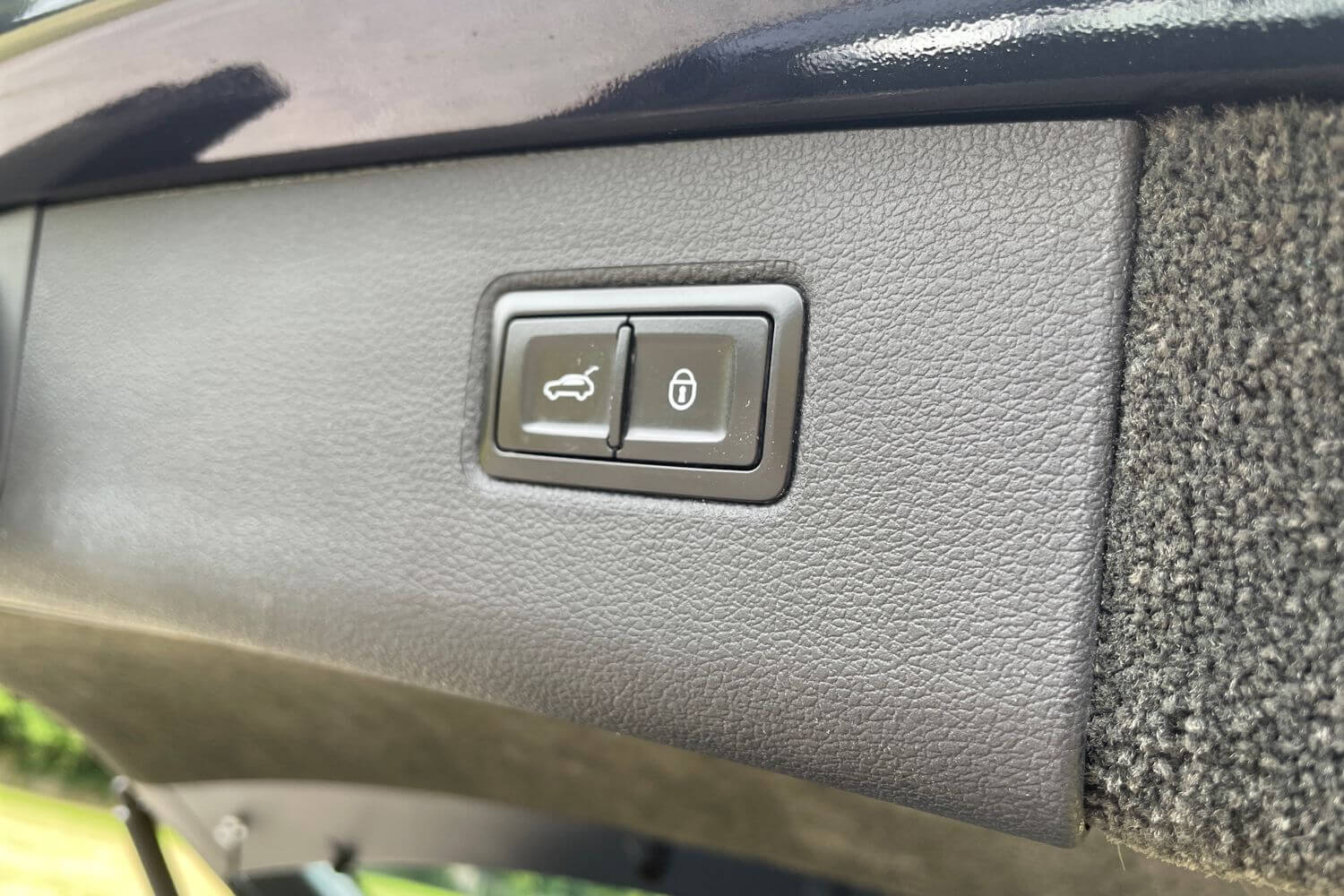 Bentley BENTAYGA thumbnail image number 26