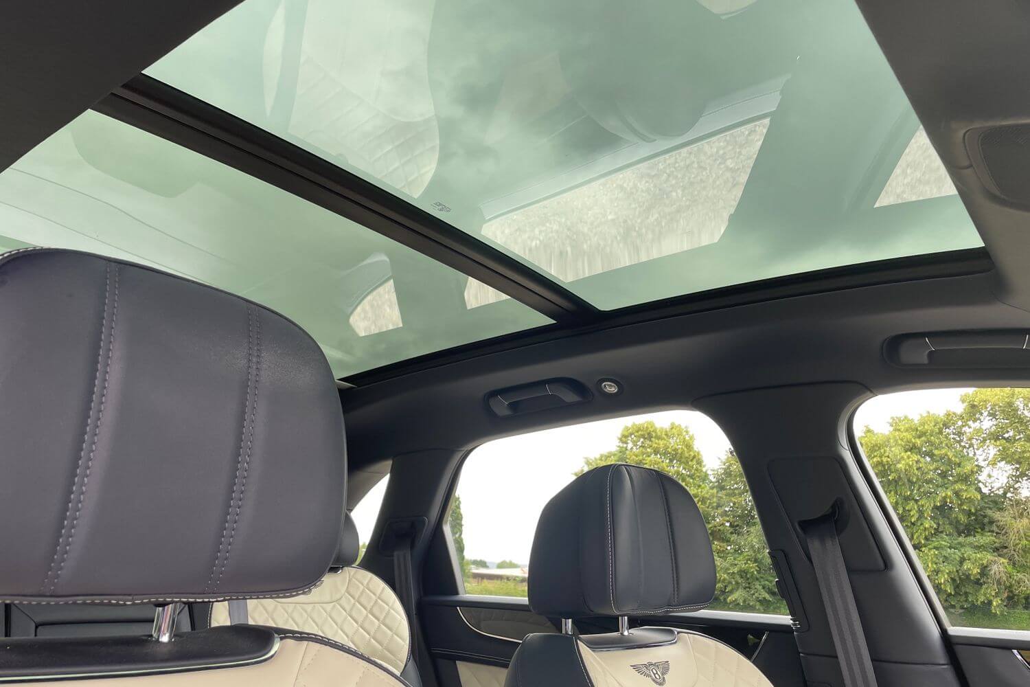 Bentley BENTAYGA thumbnail image number 27