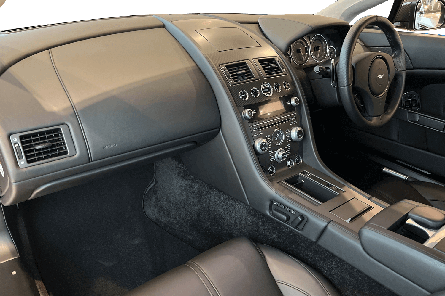 Aston Martin Vantage thumbnail image number 12