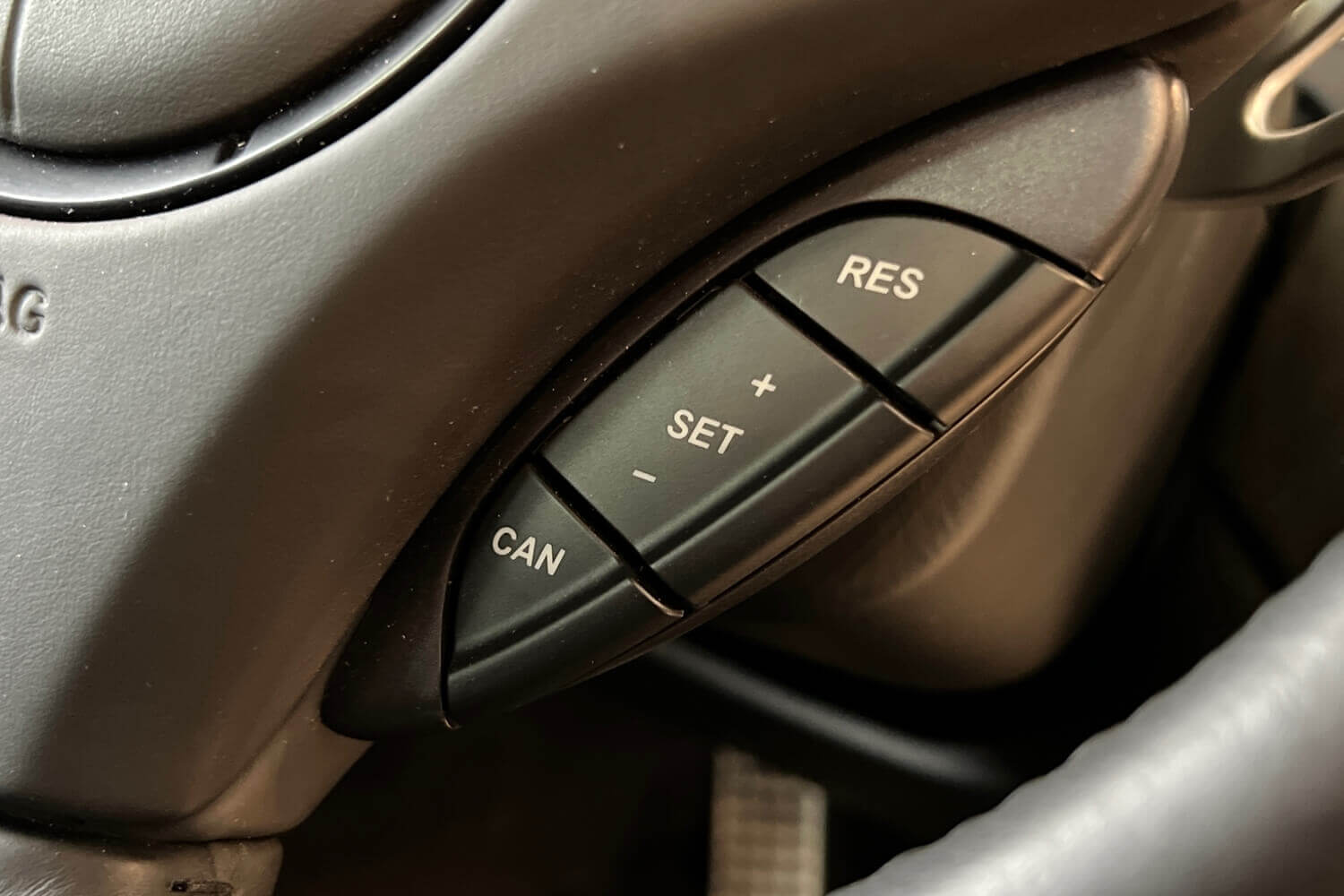 Aston Martin Vantage thumbnail image number 24