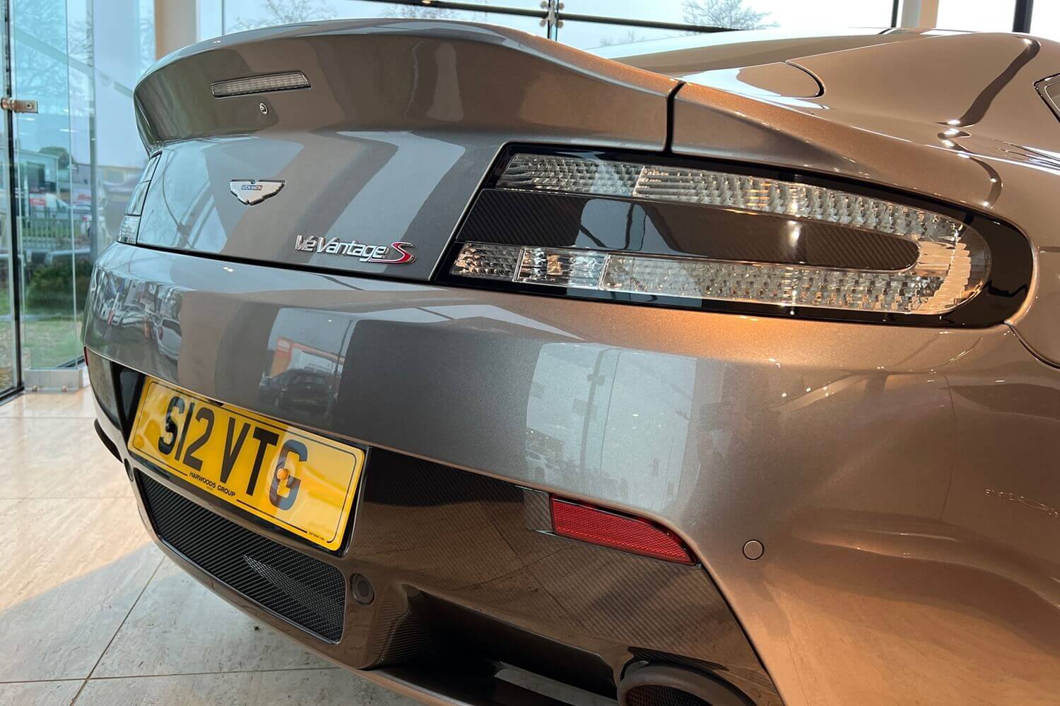 Aston Martin Vantage thumbnail image number 27