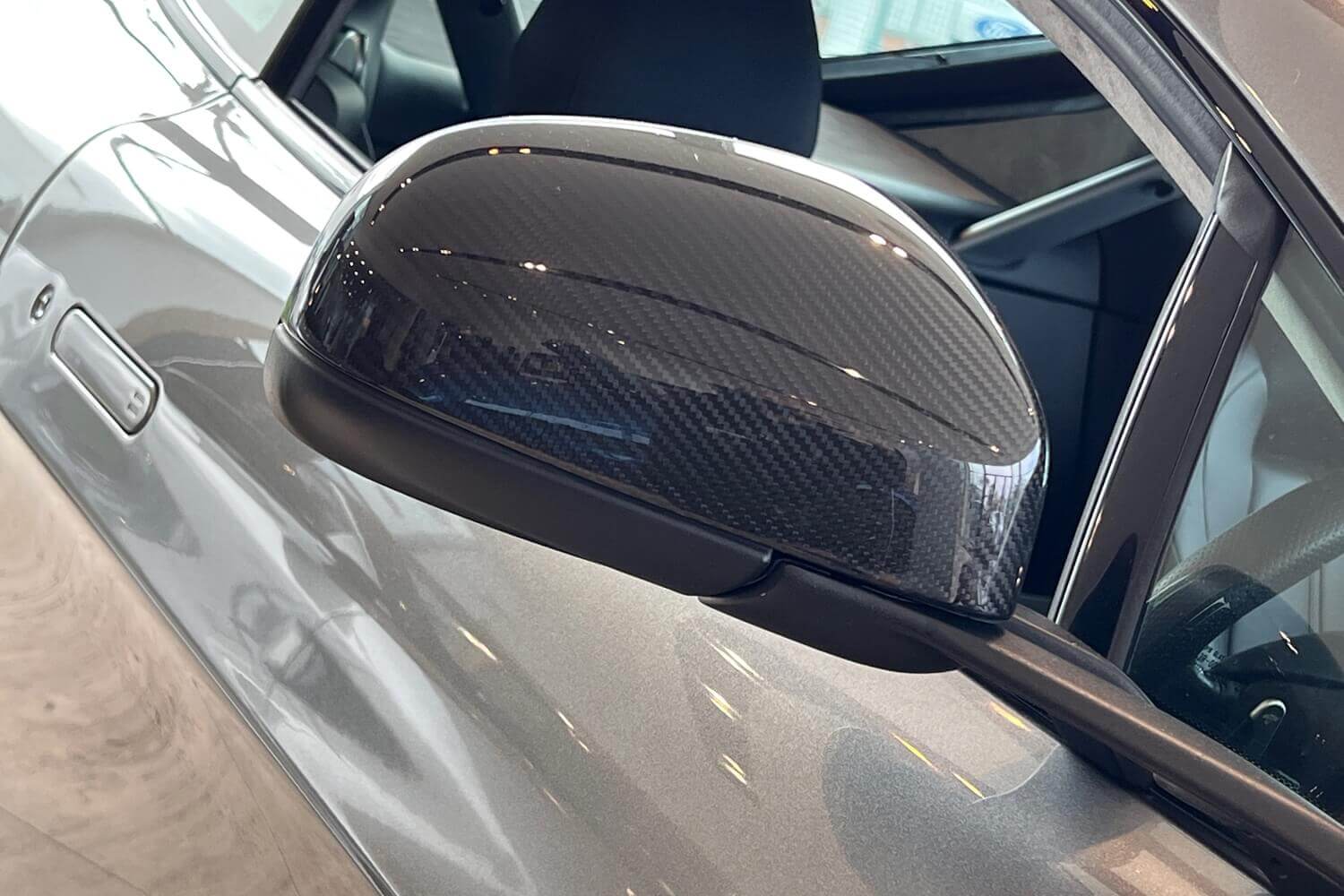 Aston Martin Vantage thumbnail image number 3