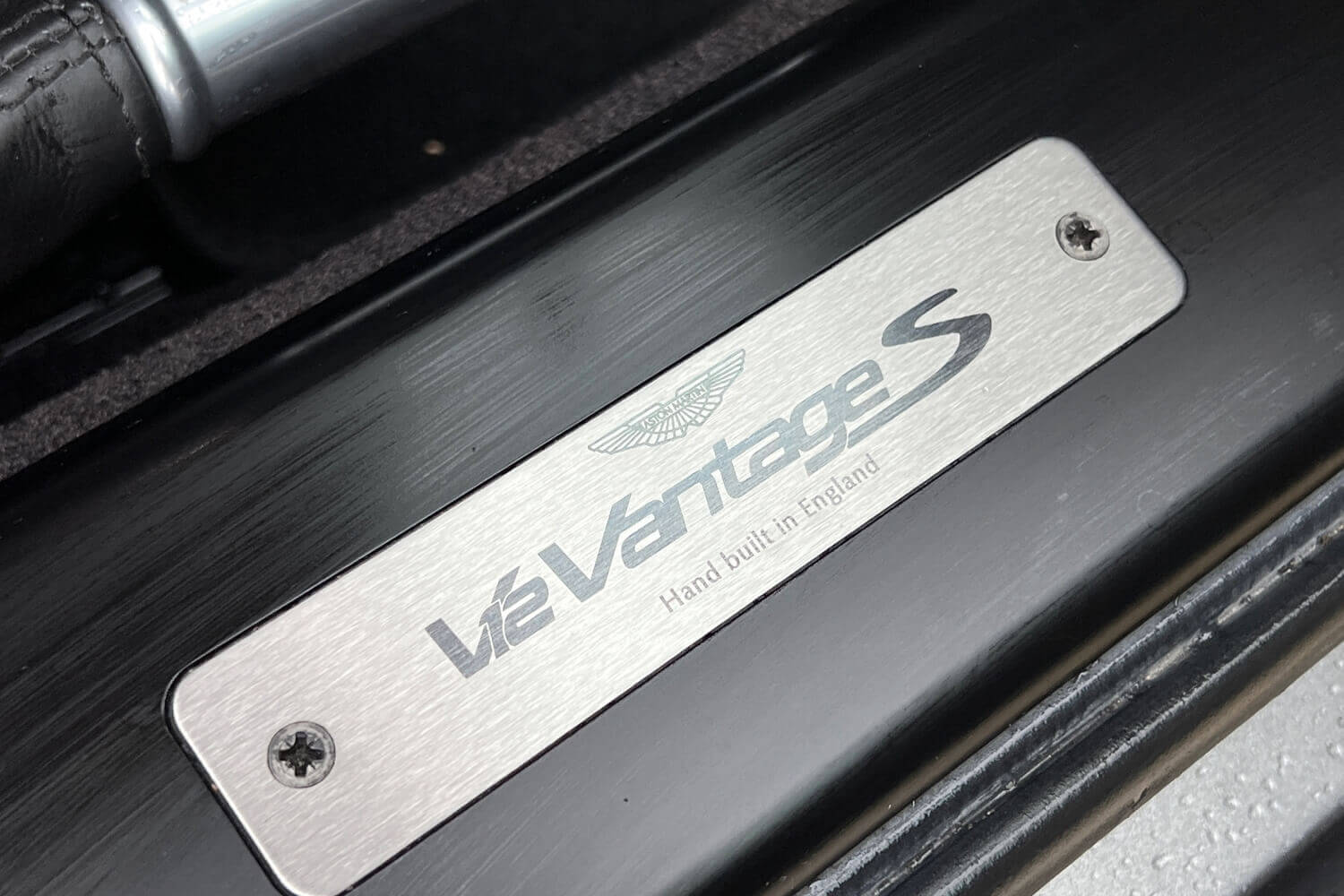 Aston Martin Vantage thumbnail image number 34