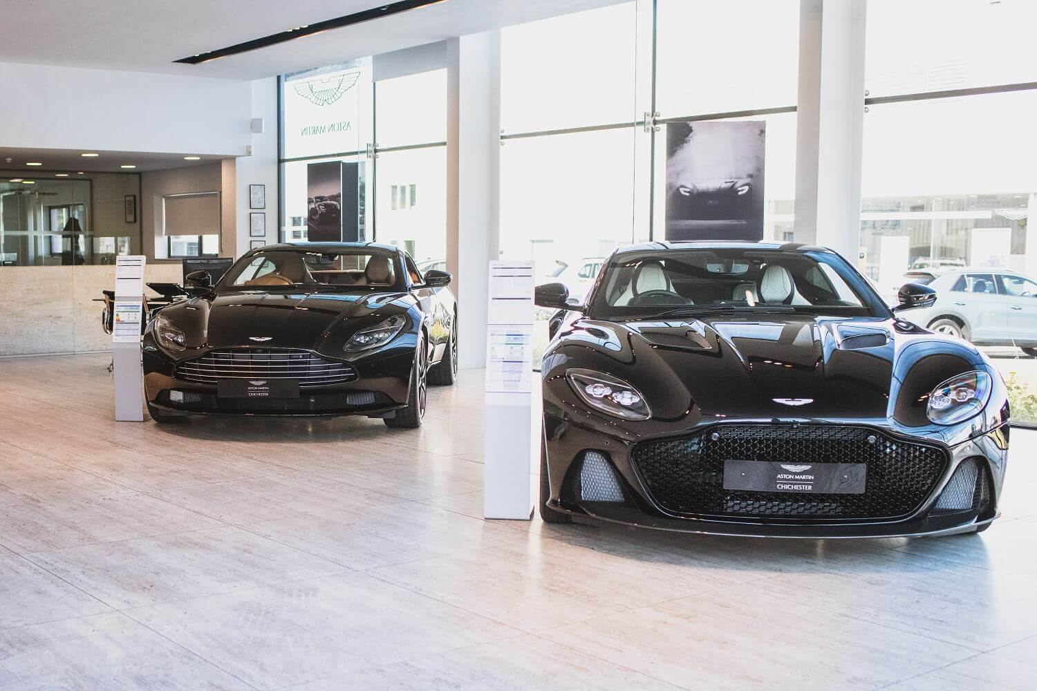 Aston Martin Vantage thumbnail image number 40