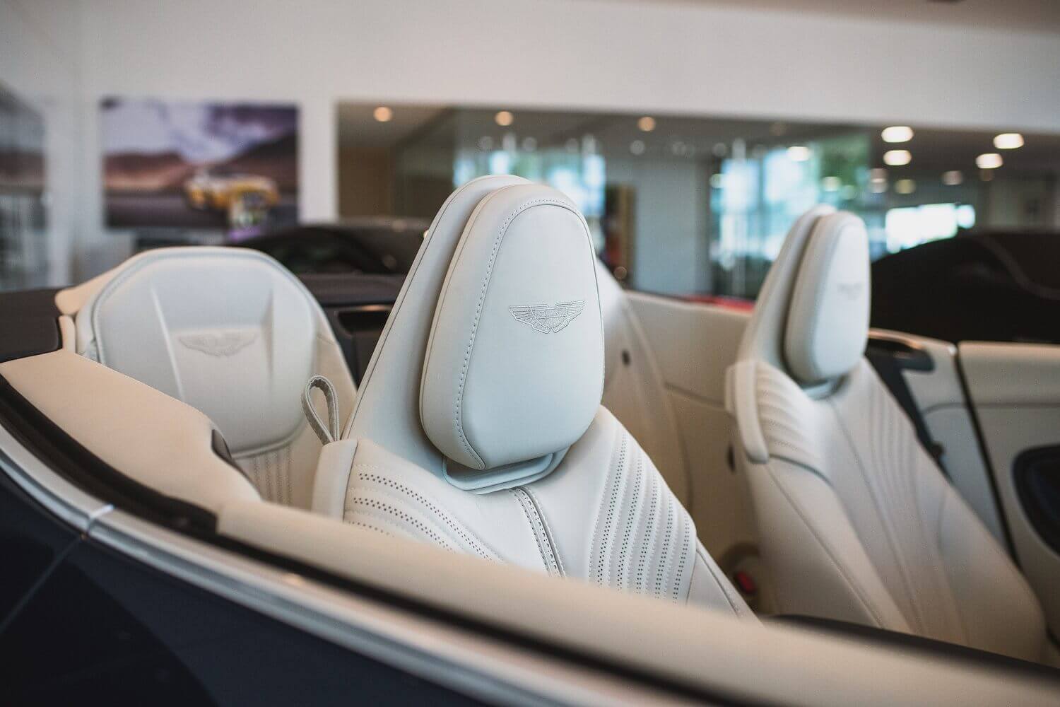 Aston Martin Vantage thumbnail image number 44