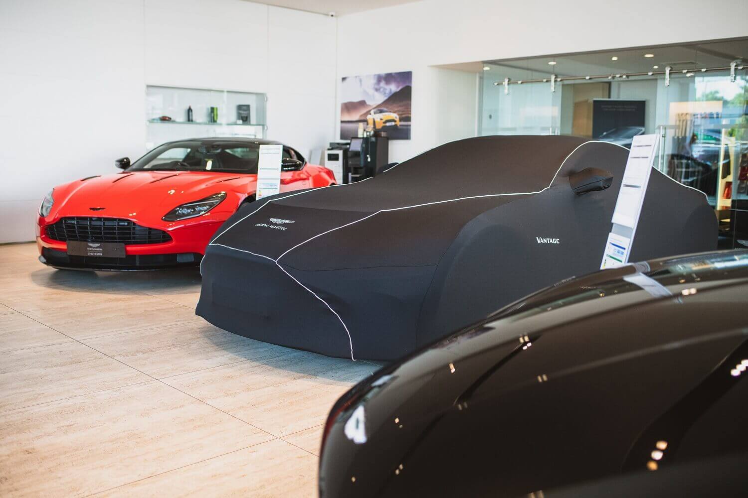 Aston Martin Vantage thumbnail image number 45