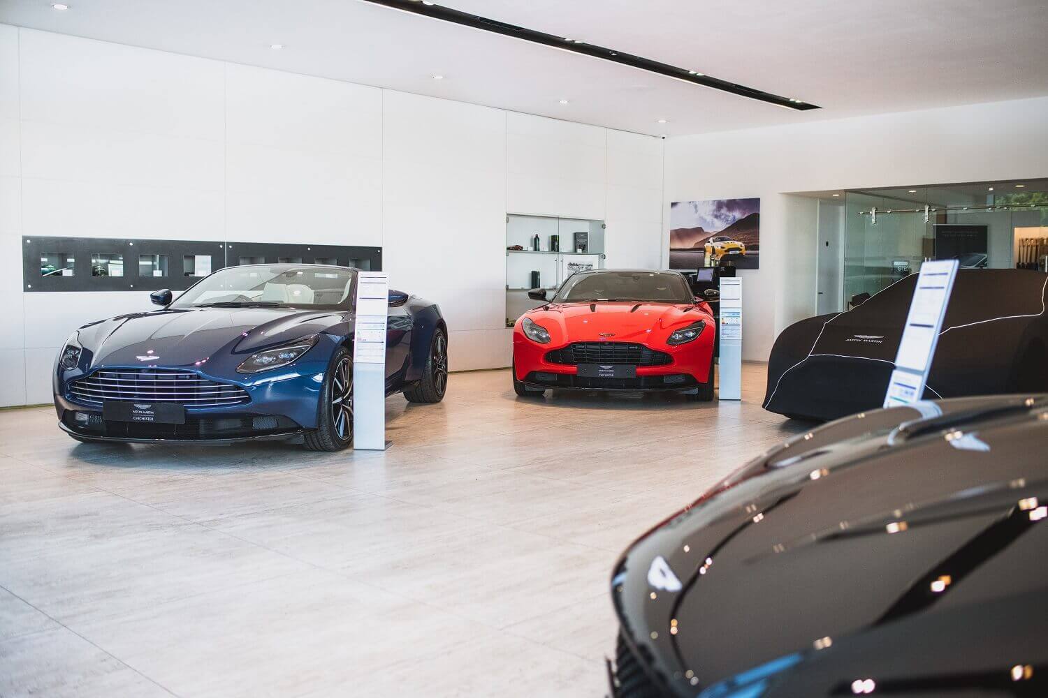 Aston Martin Vantage thumbnail image number 46