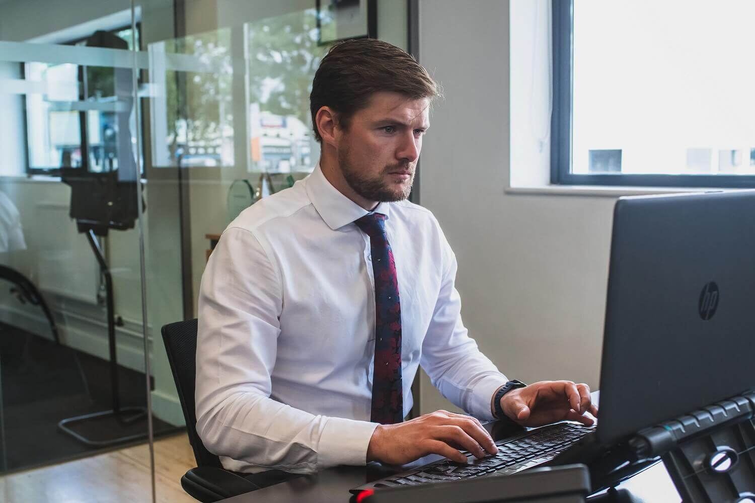 Aston Martin Vantage thumbnail image number 48