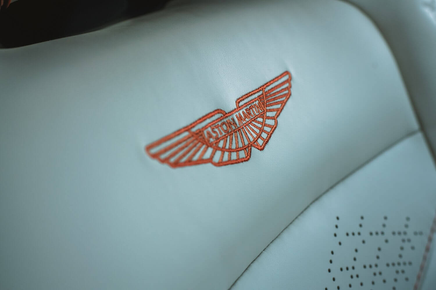 Aston Martin Vantage thumbnail image number 49