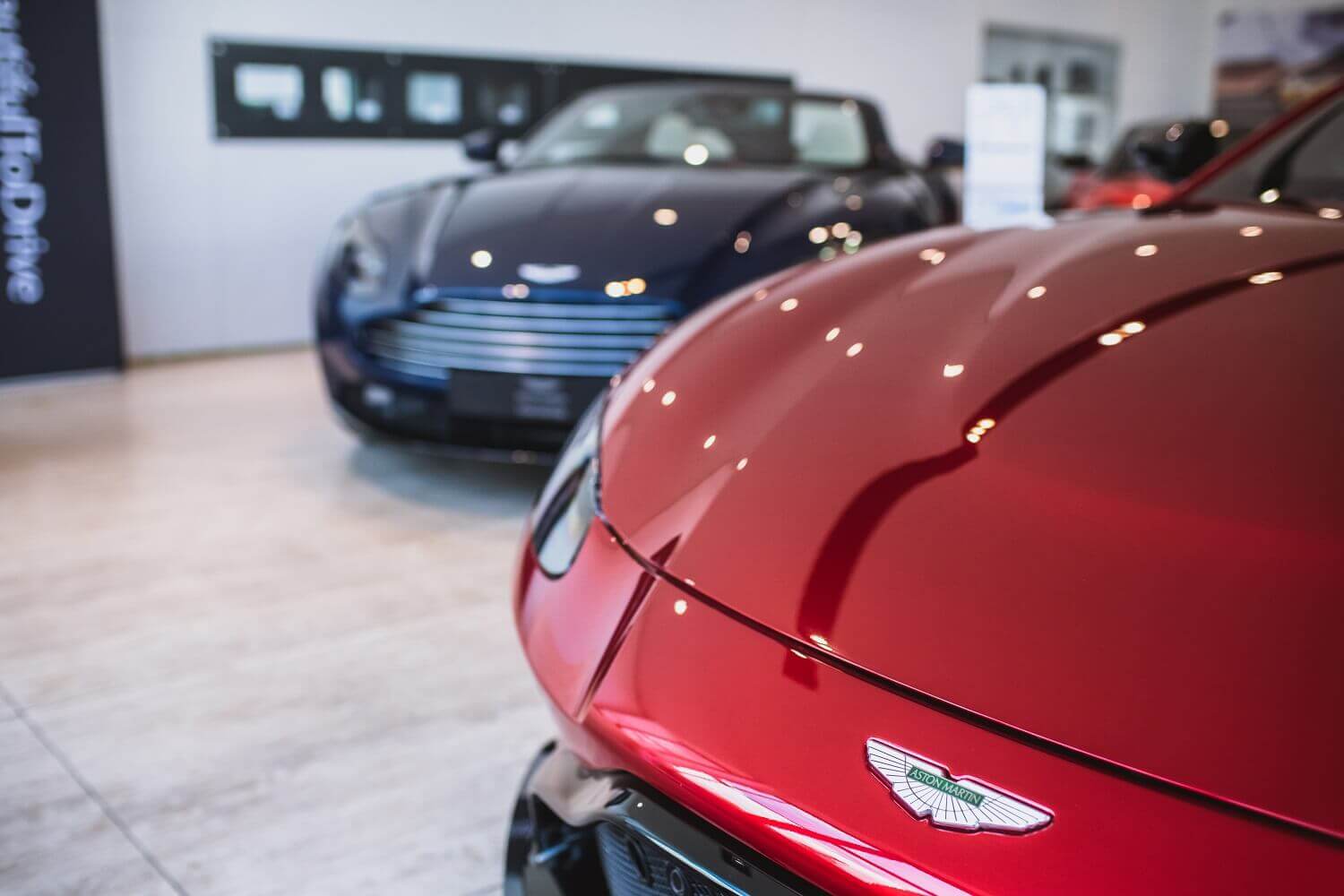 Aston Martin Vantage thumbnail image number 51