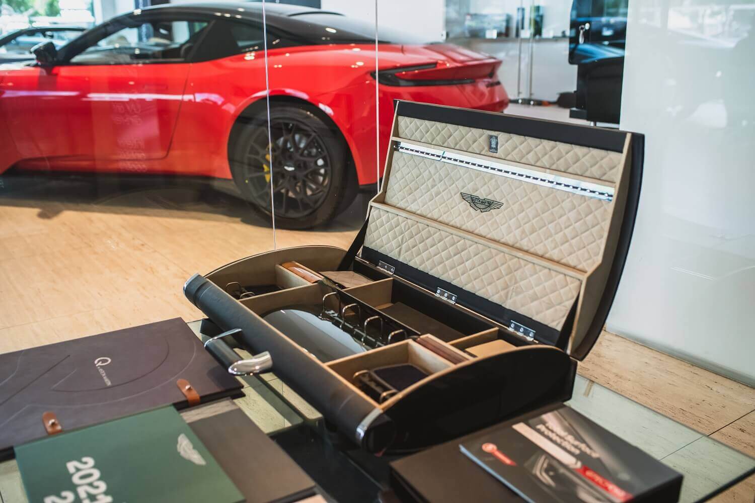 Aston Martin Vantage thumbnail image number 52