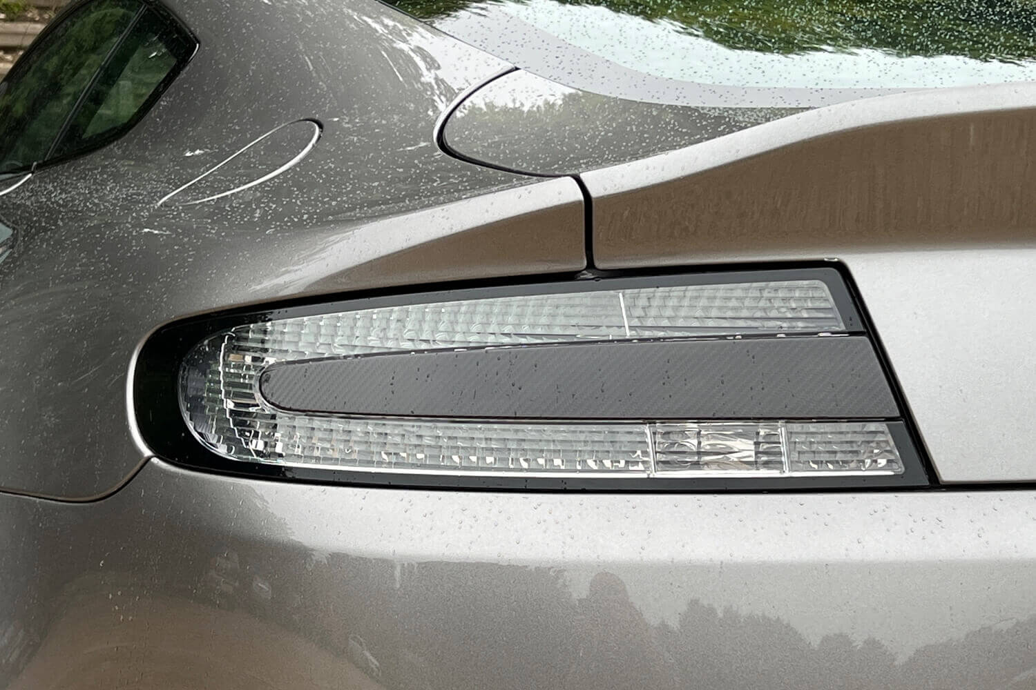 Aston Martin Vantage thumbnail image number 9