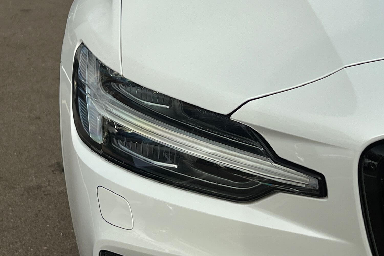 Volvo V60 thumbnail image number 2