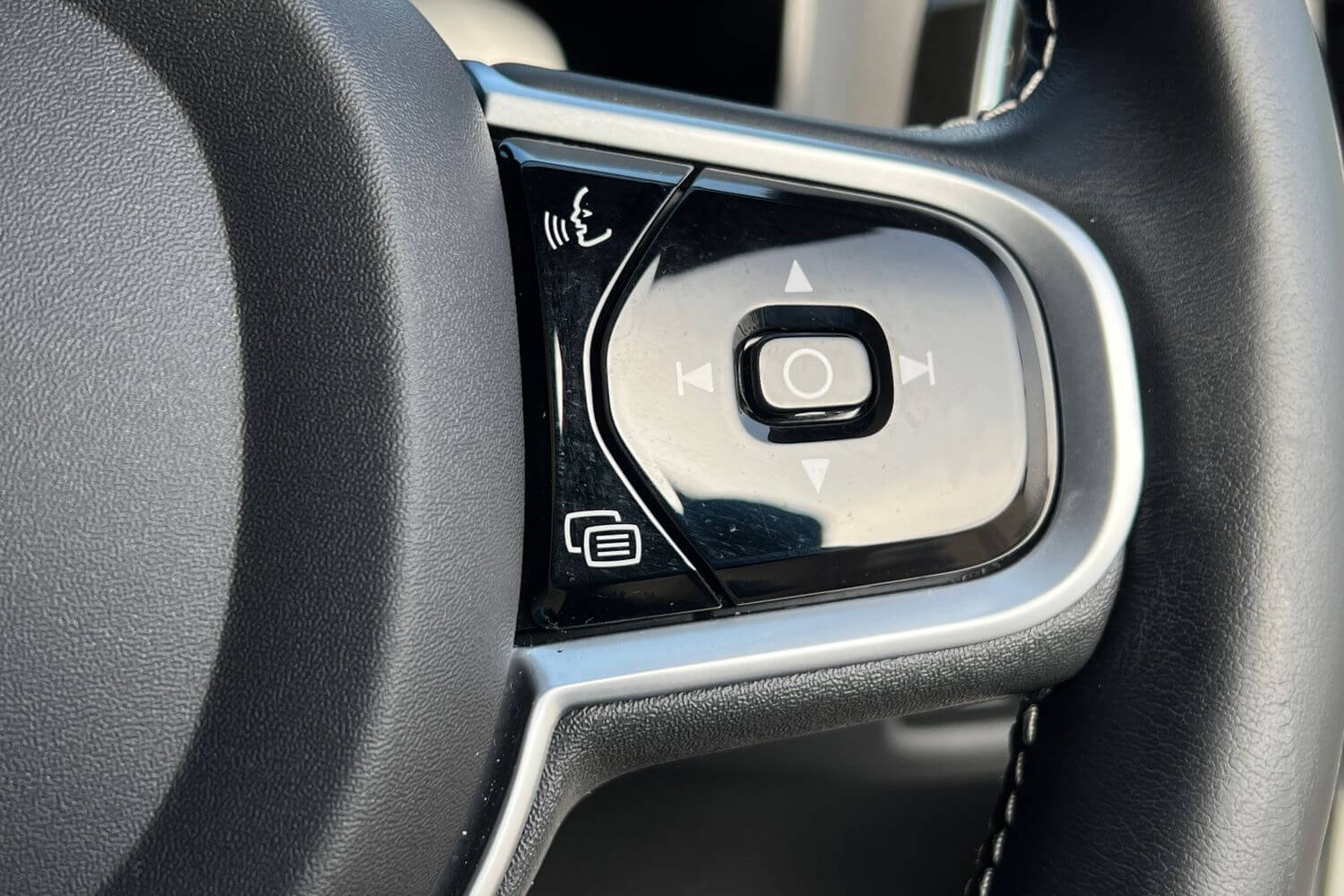 Volvo V60 thumbnail image number 25